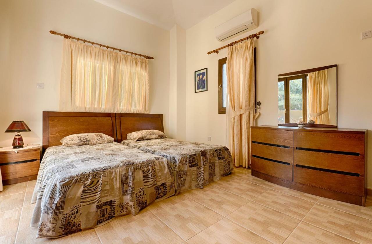 Villa Tsikkos Tria Polis Bagian luar foto