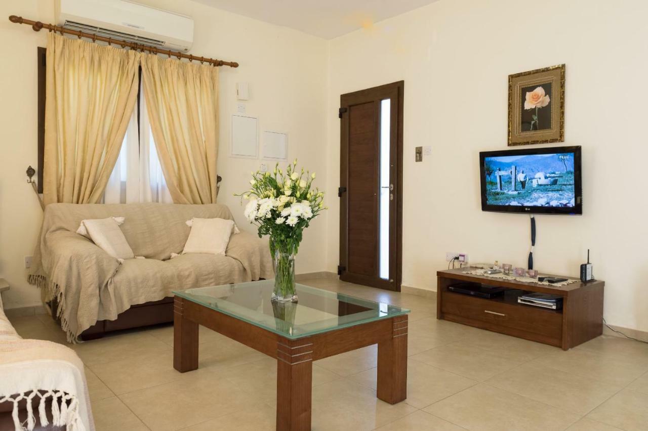 Villa Tsikkos Tria Polis Bagian luar foto