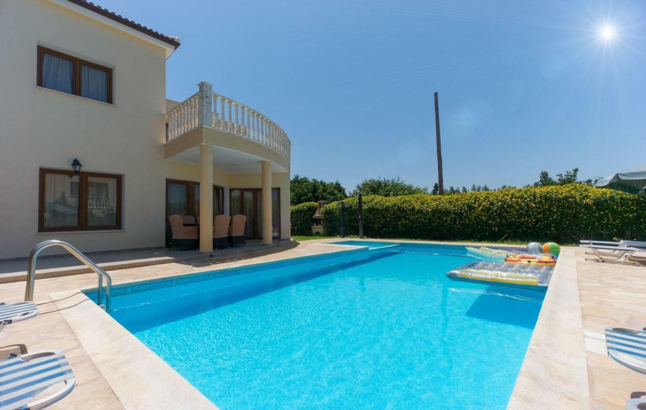 Villa Tsikkos Tria Polis Bagian luar foto
