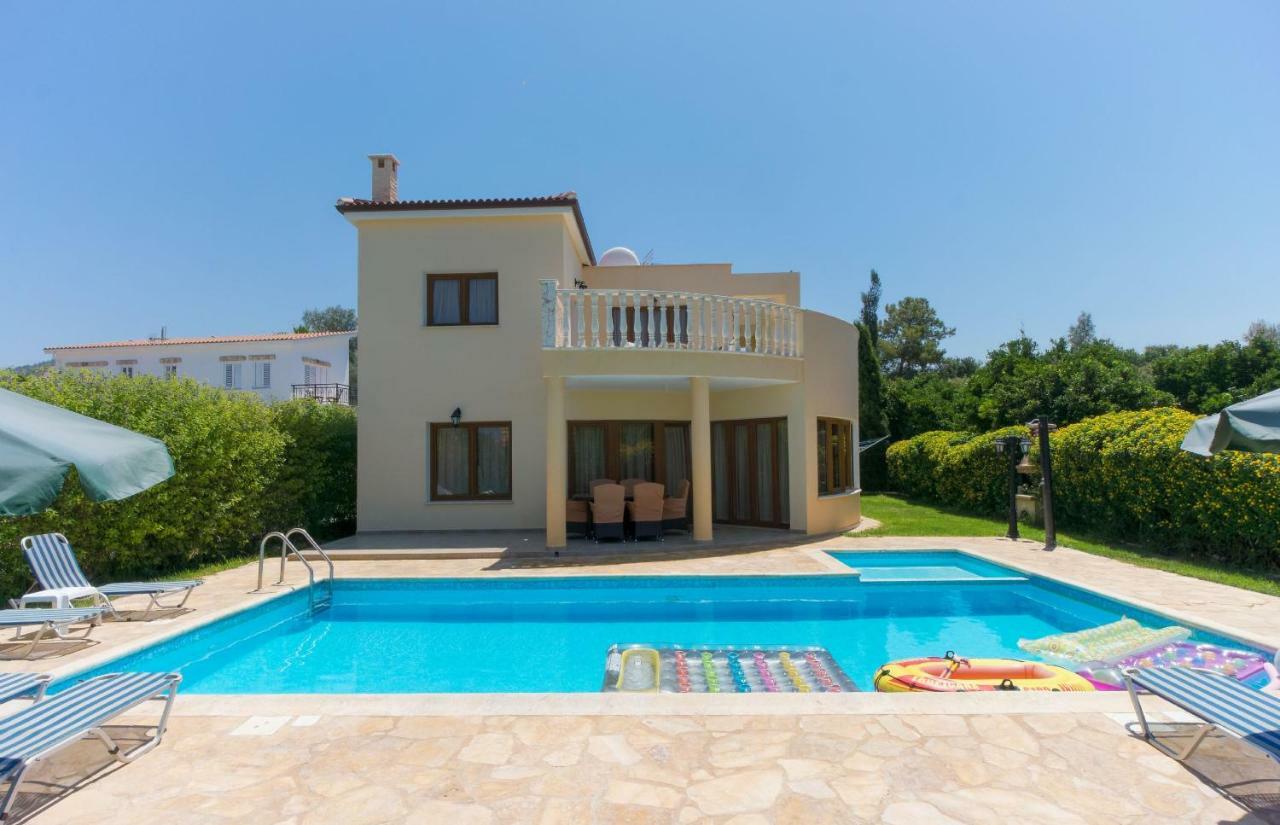 Villa Tsikkos Tria Polis Bagian luar foto