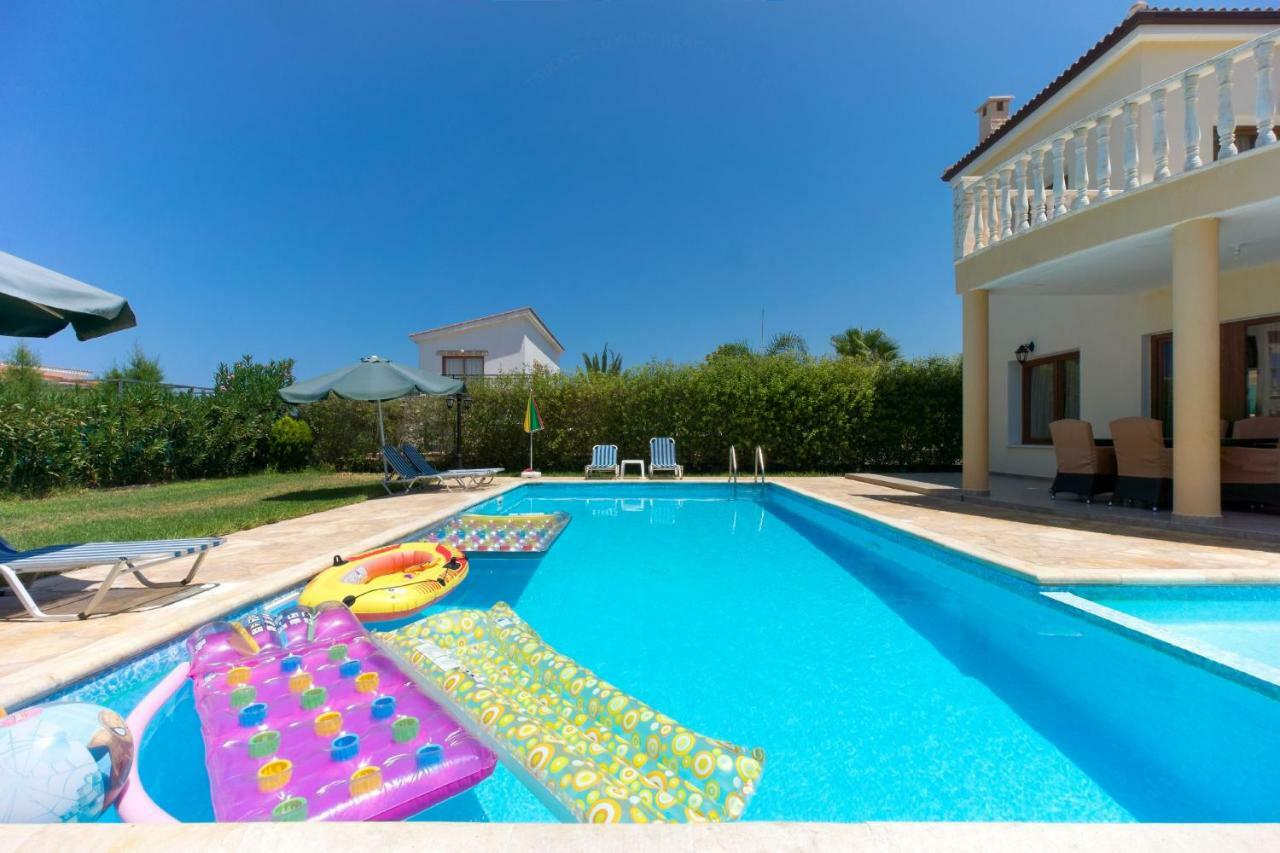 Villa Tsikkos Tria Polis Bagian luar foto
