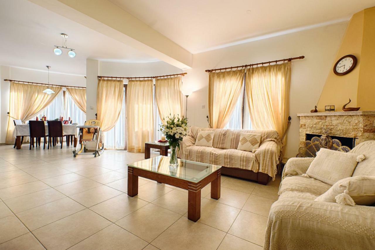 Villa Tsikkos Tria Polis Bagian luar foto